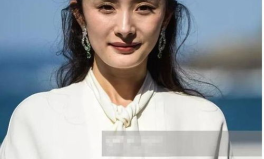杨幂素颜判若两人,杨幂素颜照引发热议