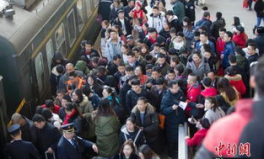 春运期间铁路旅客发送量回升,铁路旅客发送量显著回升，助力旅客安全便捷出行